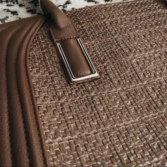 Large Weave Structure Tote In Brown - Picture 4 of 4